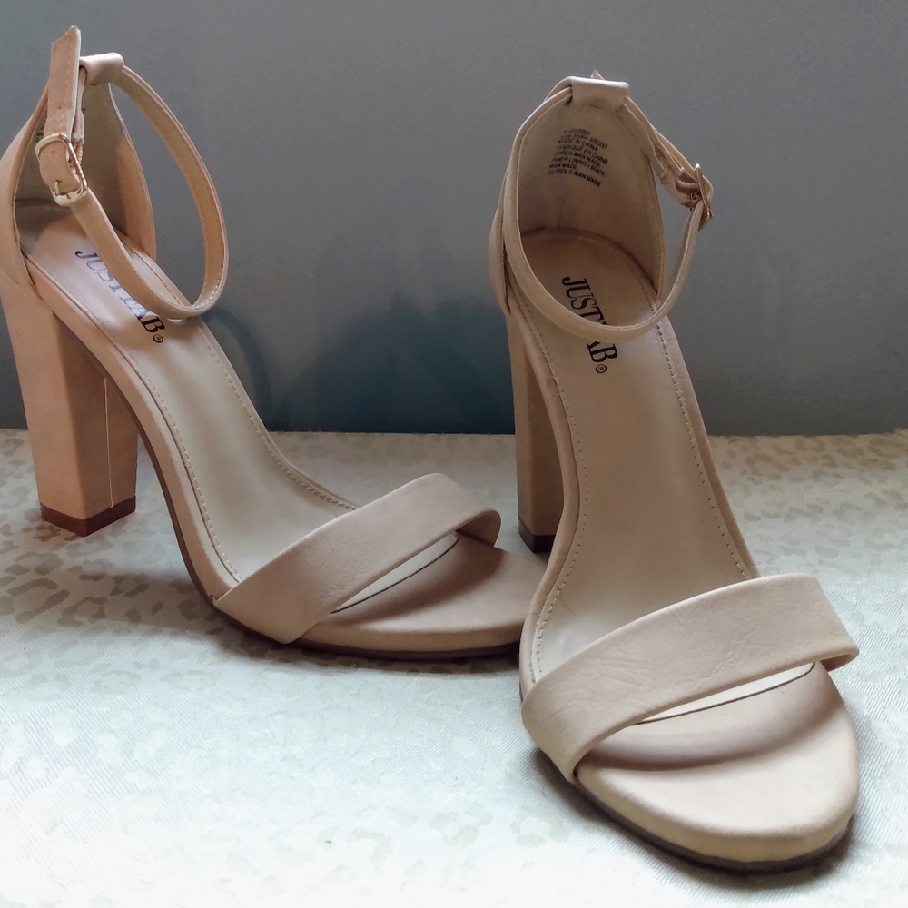 🌼 Nude heel with ankle strap